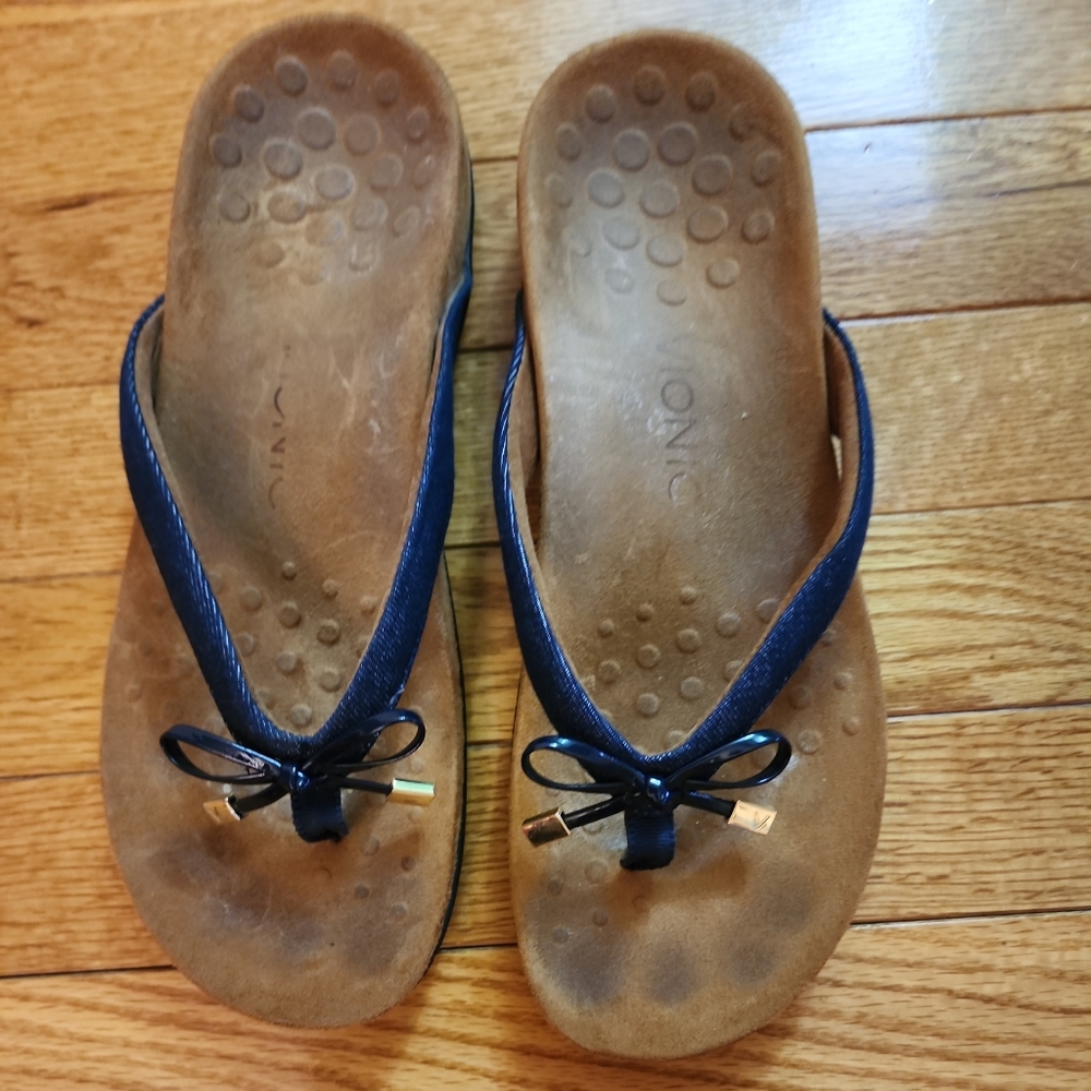 Vionic Bella Thong Sandals View 2